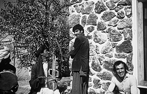 Alighiero Boetti with musicians at One Hotel in Kabul in 1971 - courtesy of Alighiero Boetti Archive