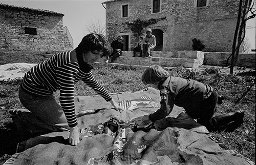 Alighiero Boetti looks at his Maps in the family in Todi, photo by Gianfranco Gorgoni, 1975