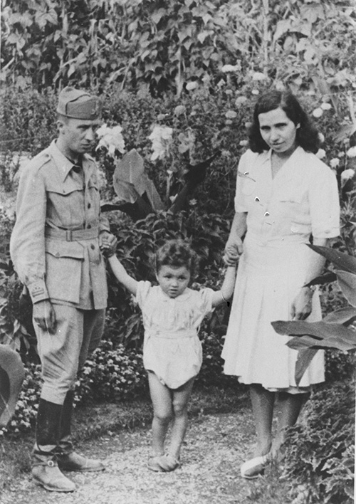 Alighiero Boetti with his parents, 1942-1943