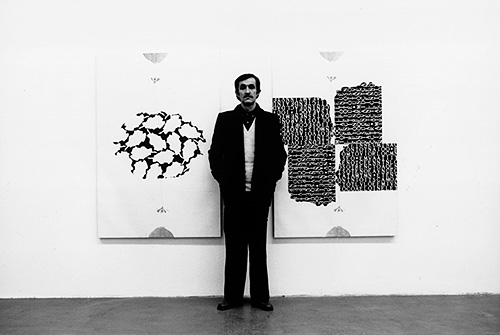 Alighiero Boetti alla personale alla galleria Banco/ Massimo Minini, Brescia 1980 - Foto Giorgio Colombo