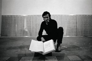 Alighiero Boetti allestisce 720 lettere dall'Afghanistan Kunsthalle Basel, 1978- foto Gianfranco Gorgoni