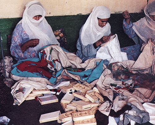 Ricamatrici a Peshawar, Pakistan 1990. foto Randi Malkin Steinberger